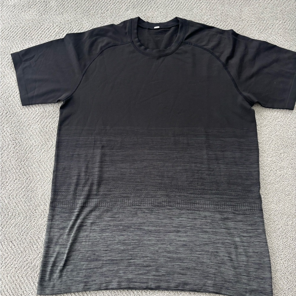 lululemon athletica Black/Gray Ombré Short Sleeve Tee
